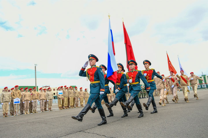 Глава Хакасии открыл региональный этап военно-спортивной игры «Победа»