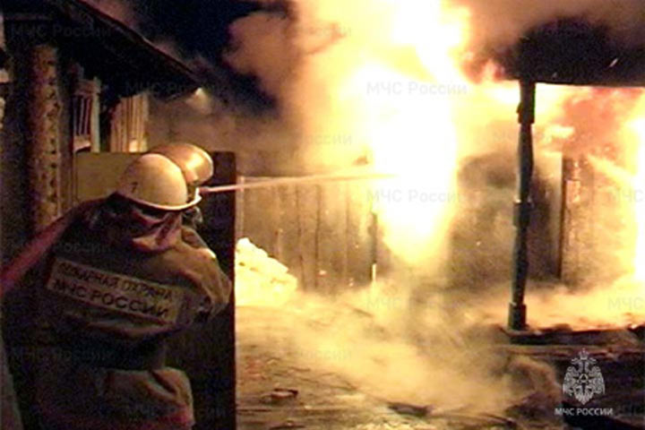 В Хакасии горели бани, автомобиль и жилой дом