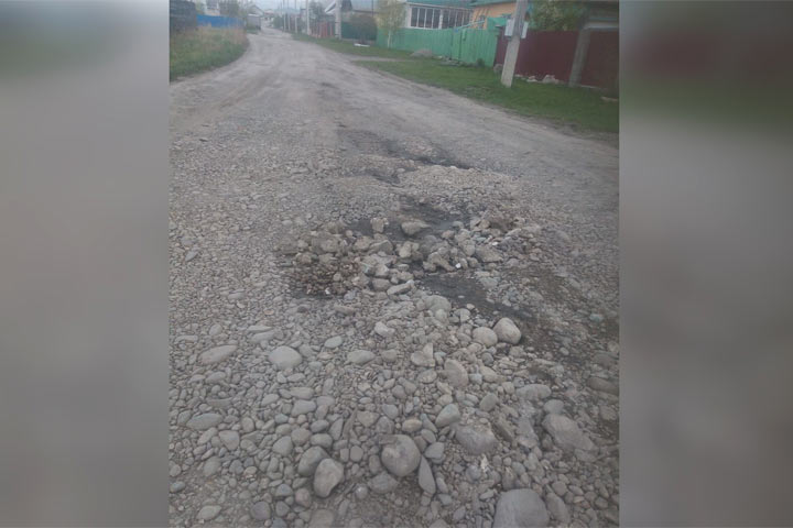 Без булыжников: в Саяногорске приводят в порядок грунтовые дороги