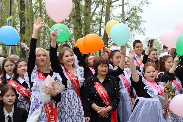 В Аскизском районе звенят Последние звонки 