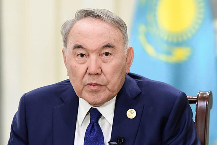 Назарбаев остаётся «за кадром»