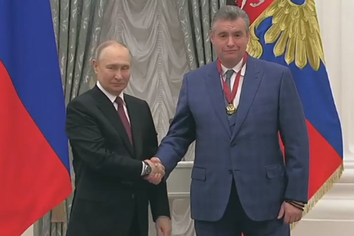 Президент Путин наградил лидера ЛДПР орденом