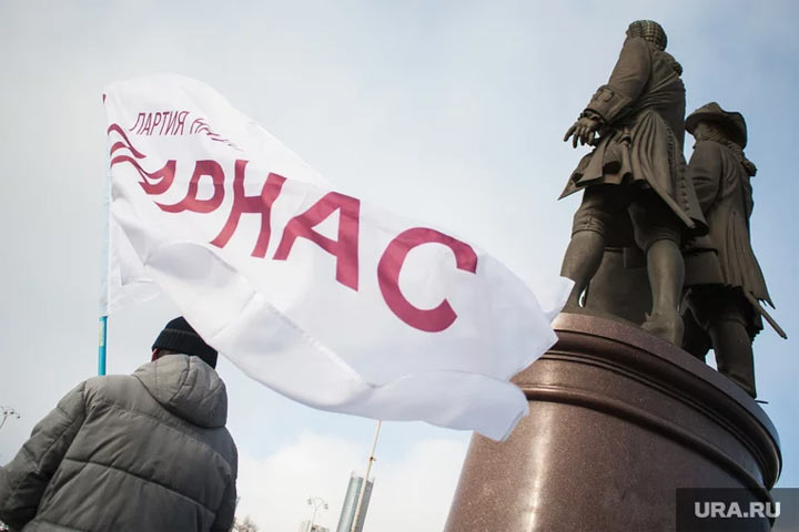 Верховный суд ликвидировал партию Касьянова и Немцова