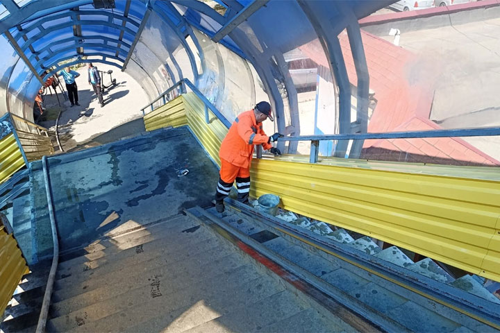 В столице Хакасии продолжается ямочный ремонт