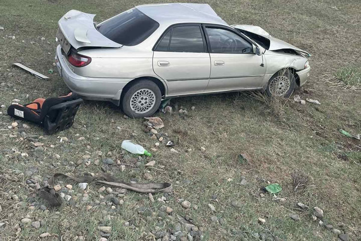 В Усть-Абаканском районе Toyota Carina с автоледи за рулем улетела в кювет 