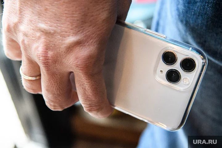 В Кремле допустили запрет на пользование iPhone из-за скандала со слежкой за людьми