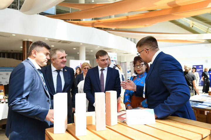 Валентин Коновалов открыл «Бизнес-платформу Хакасии – 2023»