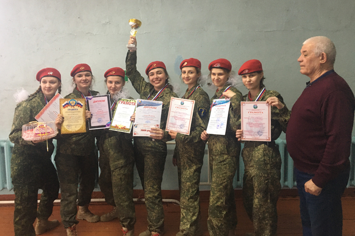 Абаканские школьницы победили в конкурсе «Солдаты в юбке»