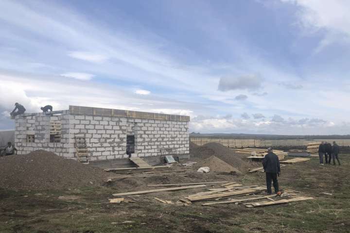 В Новомарьясово идет строительство дома для педагога