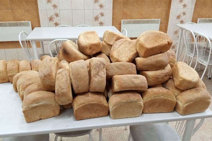 В Хакасии фонд «Кристалл» провел раздачу хлеба