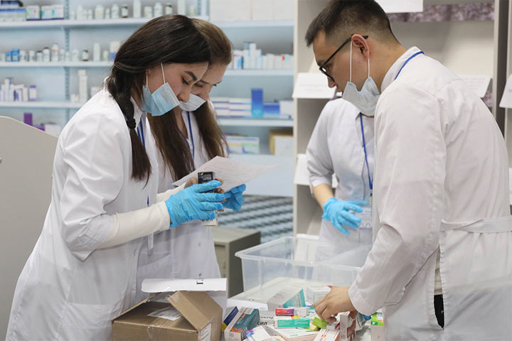 Фармацевты готовятся к защите дипломов в СТЭМИ 