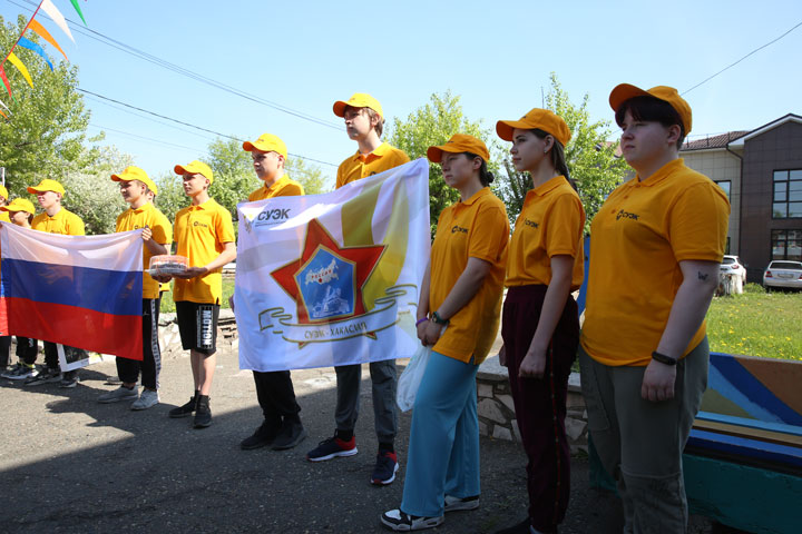 В Хакасии более 100 подростков отработают в «Трудовых отрядах СУЭК»