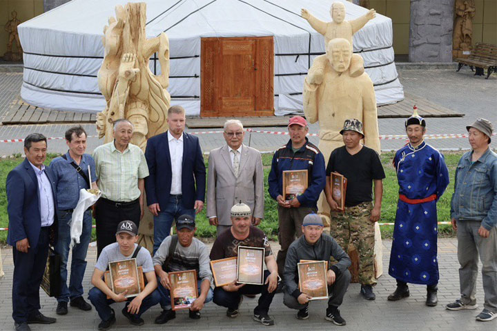 «Уран-Балды»: Праздник топора показал мастерство резчиков республики