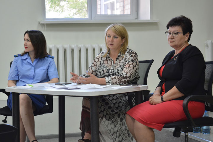 В Алтайском районе обсудили вопросы детской безопасности в летний период