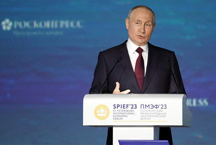 Путин выступает на пленарной сессии ПМЭФ. Видеотрансляция