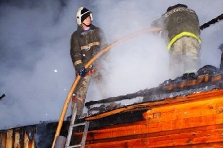 Жители села в Хакасии потушили пожар до приезда огнеборцев 