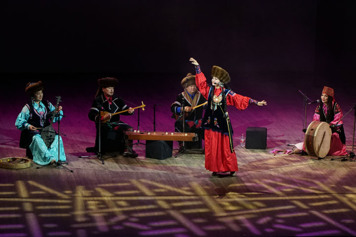  Людей с нарушением зрения познакомят с хакасскими музыкальными инструментами в театре «Читiген»