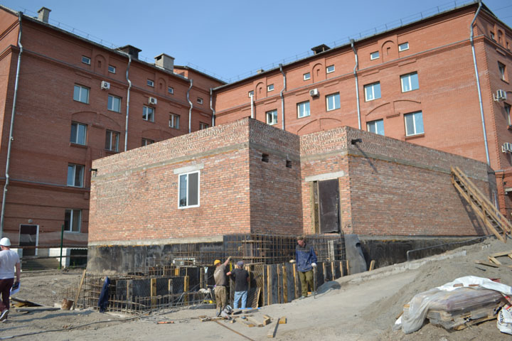 В Хакасии хорошими темпами идет реконструкция республиканской детской больницы