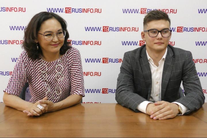 Замминистра образования Хакасии и выпускник-стобалльник - в интервью 19rusinfo.ru 