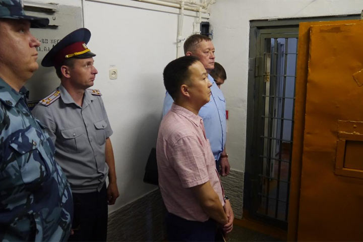 В Абакане проверили условия содержания осужденных в ИК-33