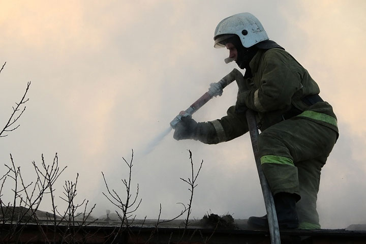 В Черногорске горела нежилая квартира 