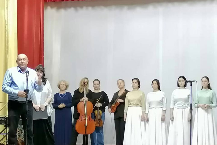 Артисты хакасской филармонии очаровали жителей Копьево