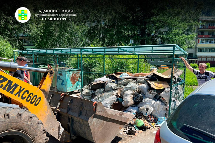 Город в Хакасии начал масштабную работу по очистке и вывозу мусора с контейнерных площадок