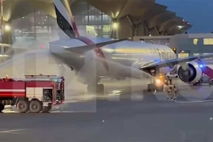 Пожар в Пулково. Пылает самолёт, который должен был вылететь в Дубай