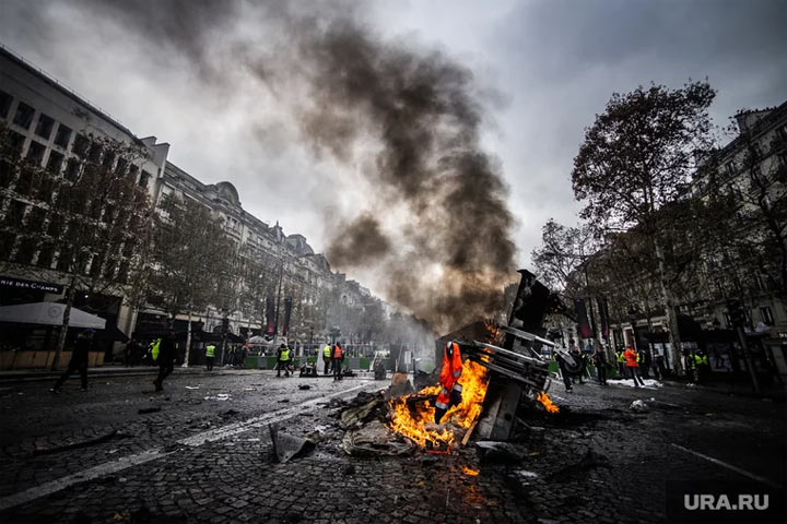 Массовые беспорядки во Франции перекинулись в другие страны Европы. Видео