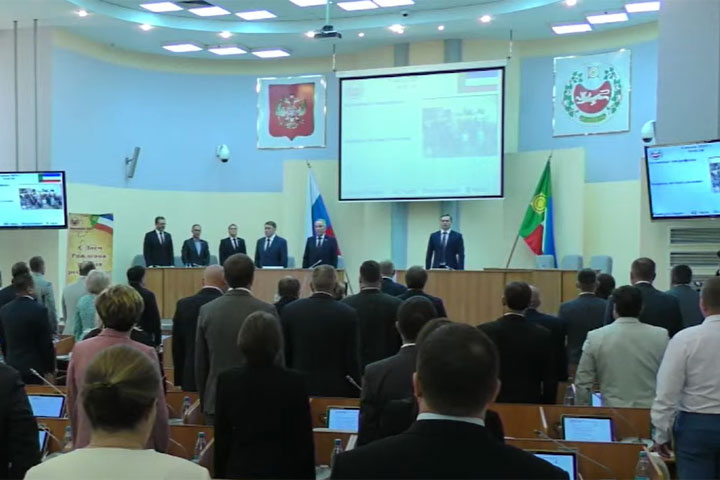 Депутат Госдумы проигнорировал уже третью сессию Верховного Совета Хакасии 