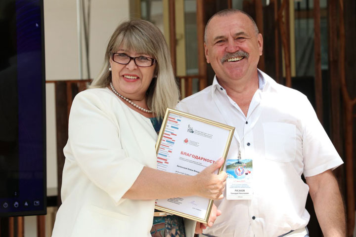 Работникам Службы крови Хакасии вручили награды