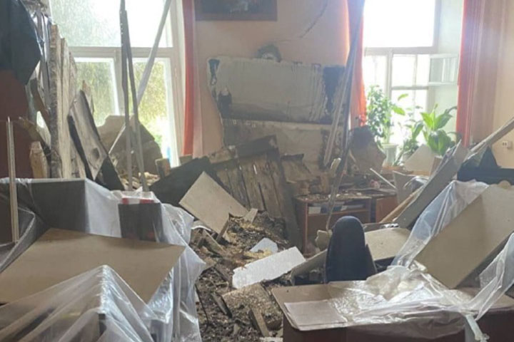 В здании управления образования Минусинска частично обрушилась крыша
