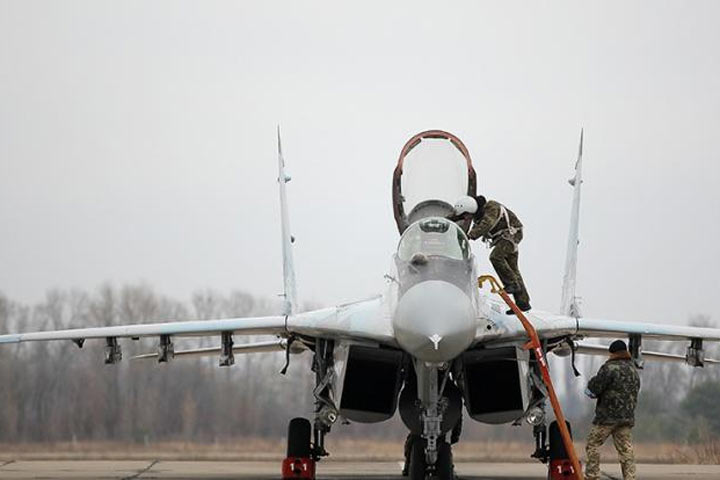 Пентагон вместо поставки F-16 занялся истреблением украинских летчиков