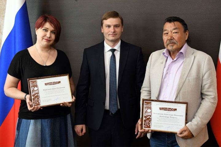 Глава Хакасии наградил получателей литературных премий 