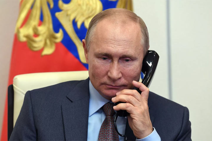 Путин провел телефонный разговор с Макроном