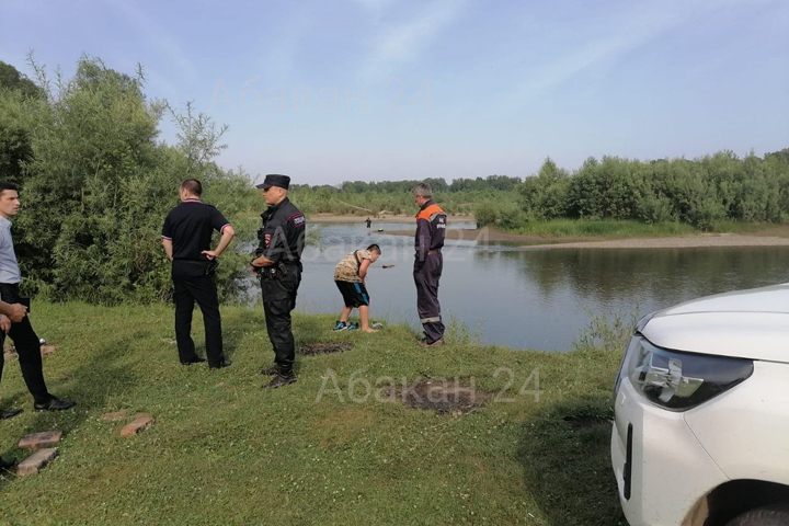 За Южной дамбой подростков затянуло в воронку, один погиб