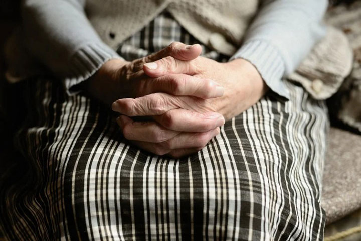 Аферист обокрал 91-летнюю женщину, представившись ее племянником 
