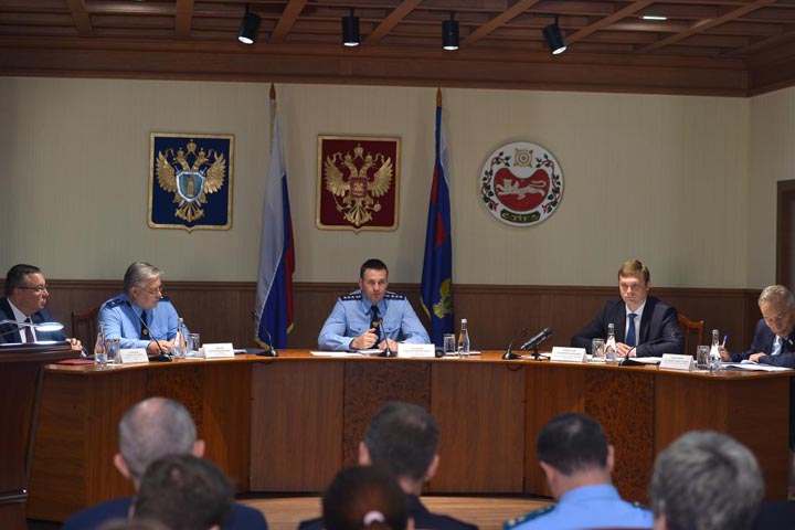 Замгенпрокурора РФ провел заседание коллегии прокуратуры в Хакасии