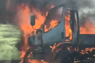 На трассе в Хакасии загорелся грузовик