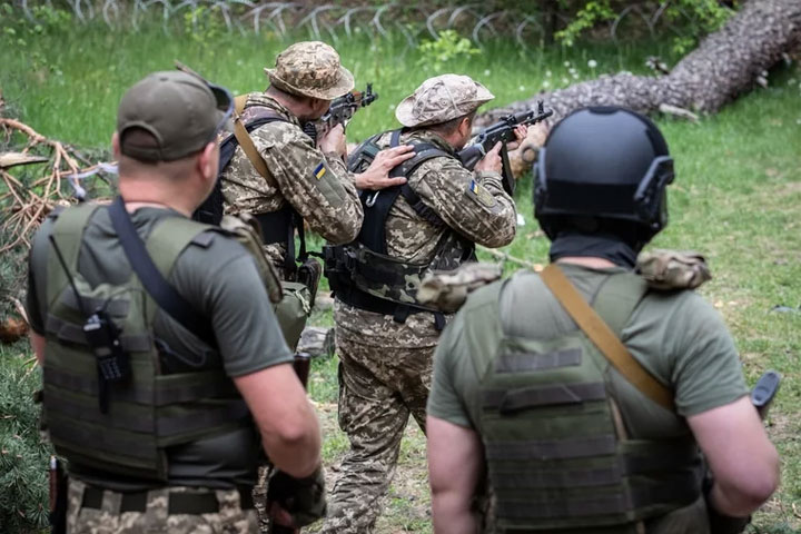 «РВ»: Киев бросил батальон «Азов»* в атаку на Артемовск