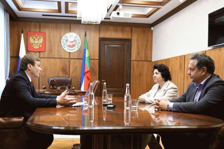 Глава Хакасии провел рабочую встречу с Николаем Платошкиным и Анжеликой Глазковой