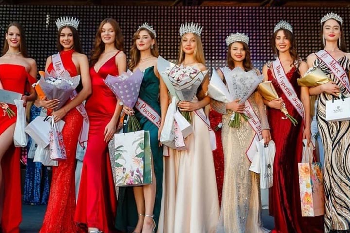 Мисс «Туризм России – 2023» одержала победу в дизайнерском костюме от модельеров ХГУ