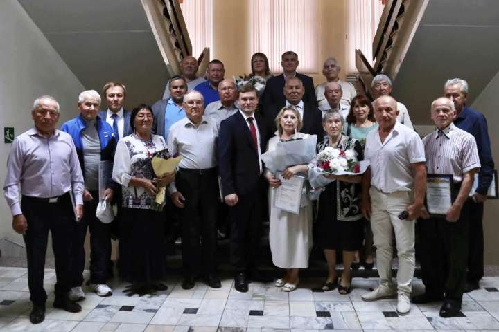 Валентин Коновалов поздравил актив ветеранов спорта Хакасии с Днём физкультурника