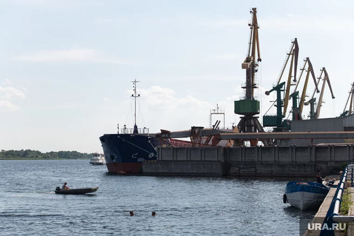 В порту Турции произошел взрыв во время загрузки пшеницы. Видео