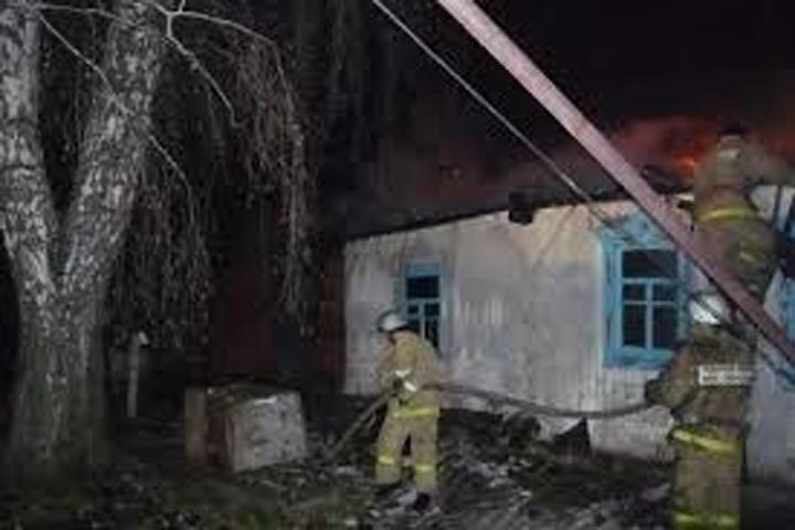 В Черногорске сгорело два жилых дома