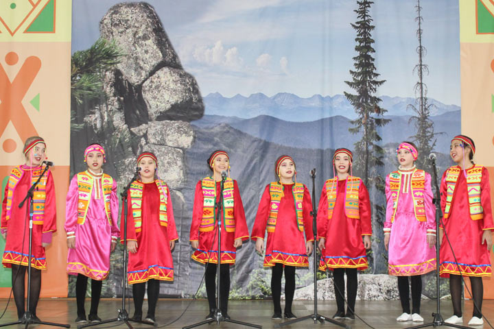 Министр Сафьянов поздравил жителей Хакасии с Международным днем коренных народов мира