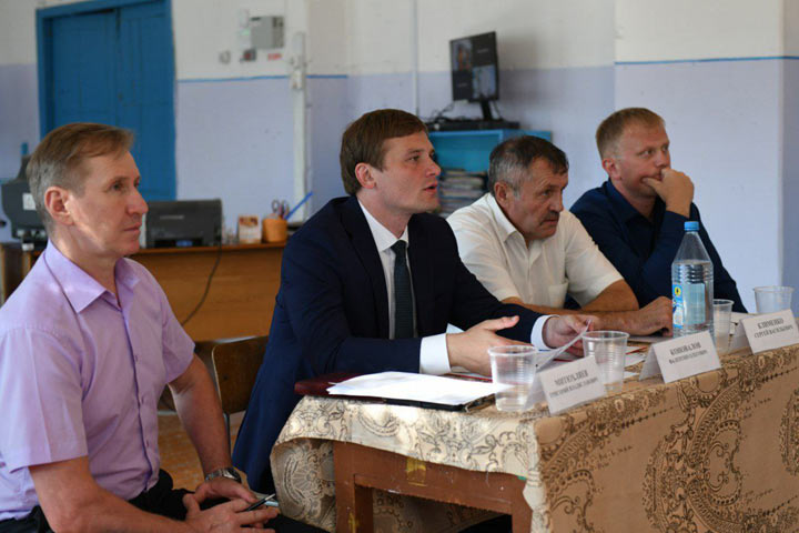 Глава Хакасии встретился с жителями деревни Полиндейка и села Абакано-Перевоз