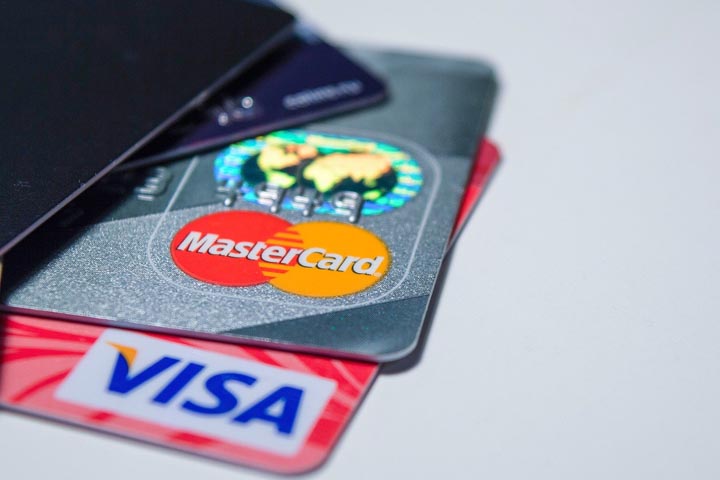 Жители Хакасии могут использовать карты VISA и MasterCard в обычном режиме