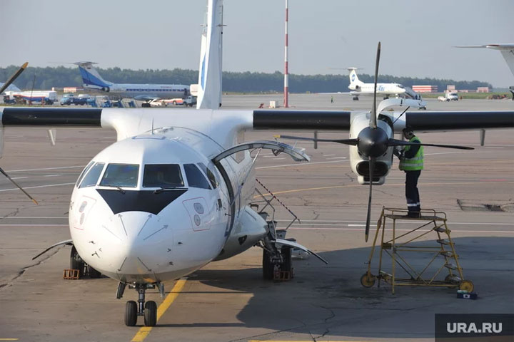 В аэропортах Москвы из-за атаки беспилотников задержаны три десятка рейсов