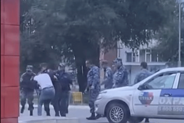 В Абакане полиция проводит проверку по факту утренней драки